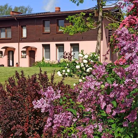Dom Goscinny Przy Jeziorze Gardna Wielka Esterno foto