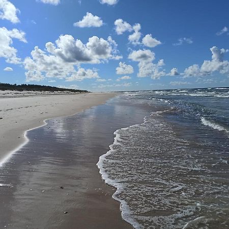 Dom Goscinny Przy Jeziorze Gardna Wielka Esterno foto