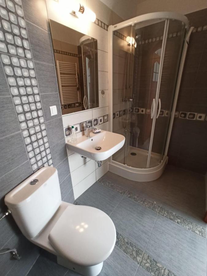 Dom Goscinny Przy Jeziorze Gardna Wielka Esterno foto