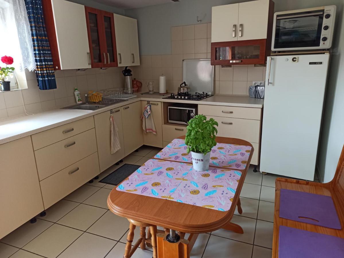 Dom Goscinny Przy Jeziorze Gardna Wielka Esterno foto