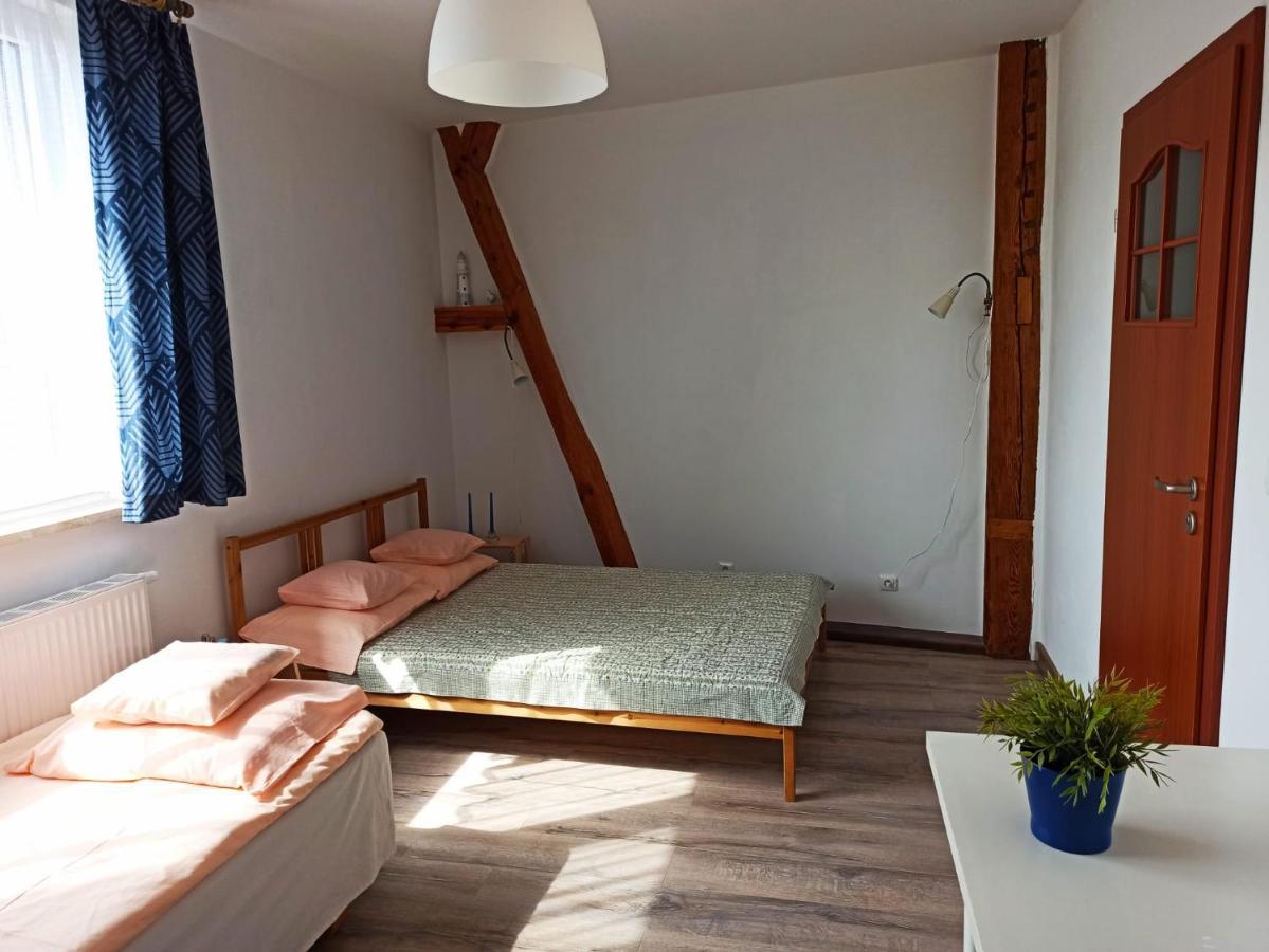 Dom Goscinny Przy Jeziorze Gardna Wielka Esterno foto