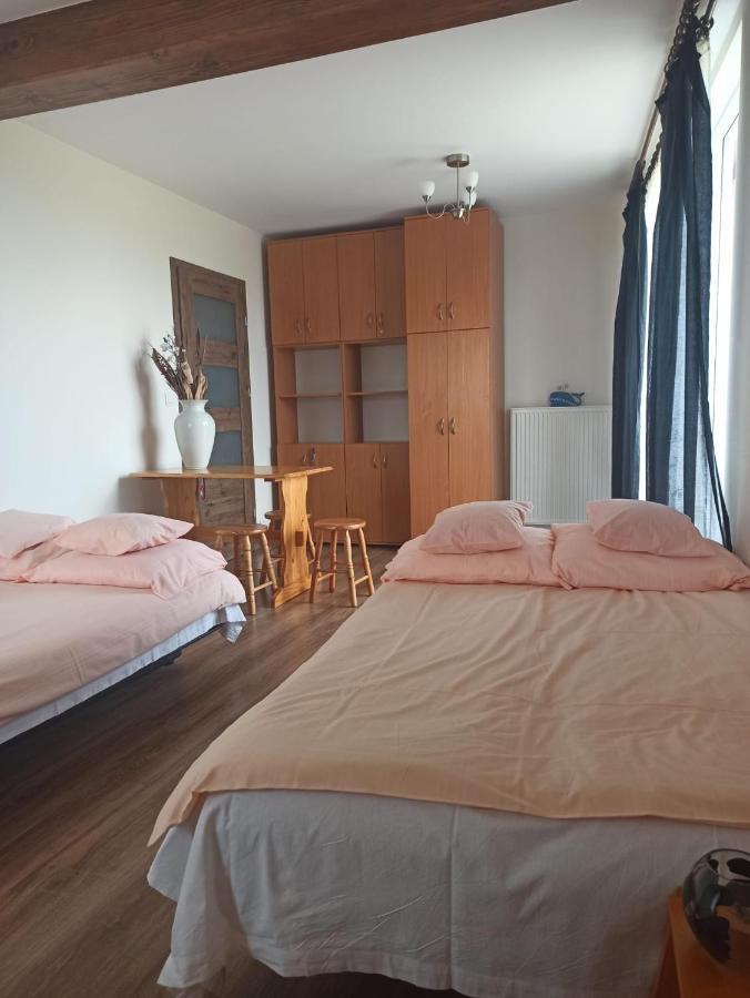 Dom Goscinny Przy Jeziorze Gardna Wielka Esterno foto