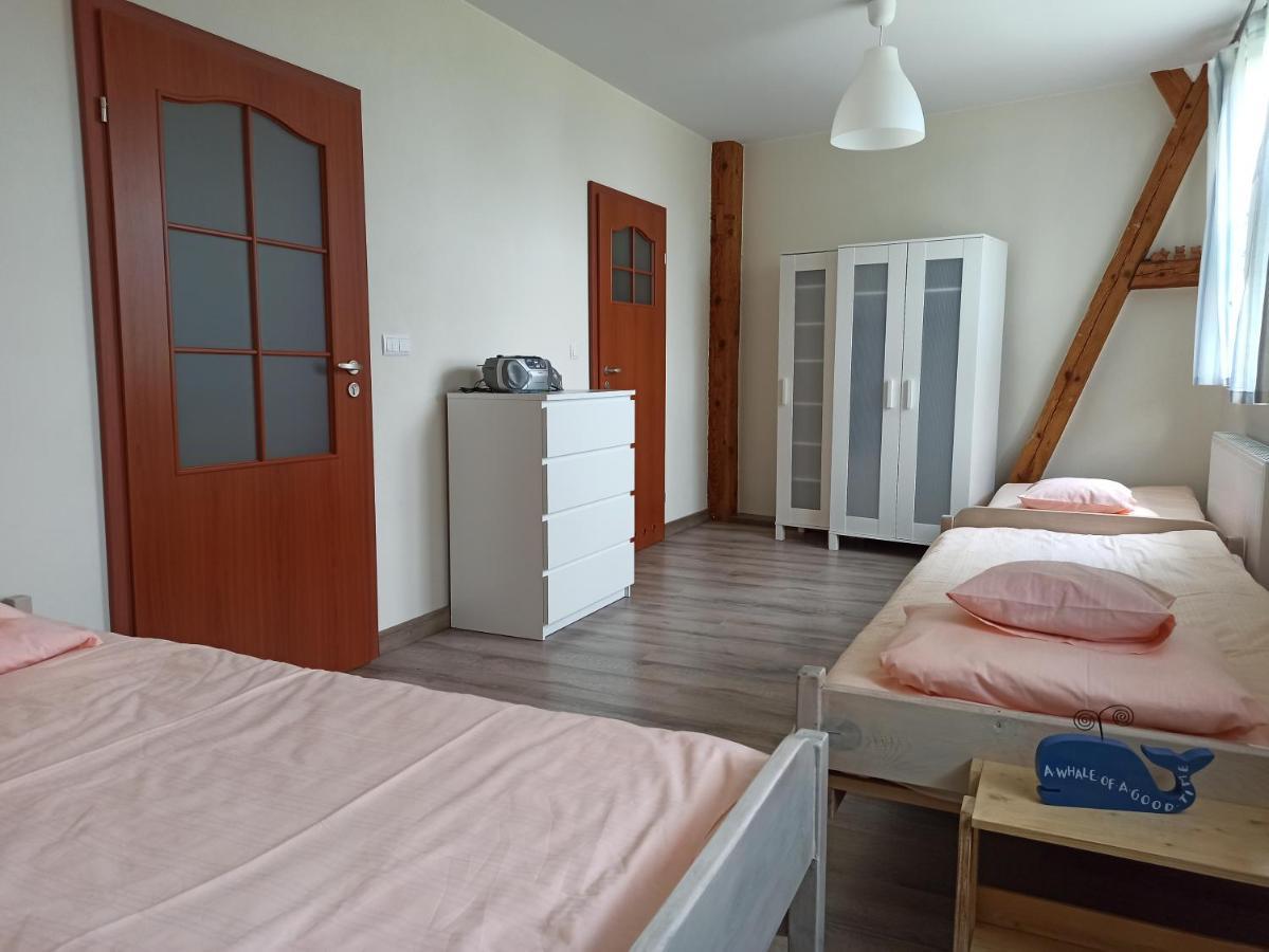 Dom Goscinny Przy Jeziorze Gardna Wielka Esterno foto