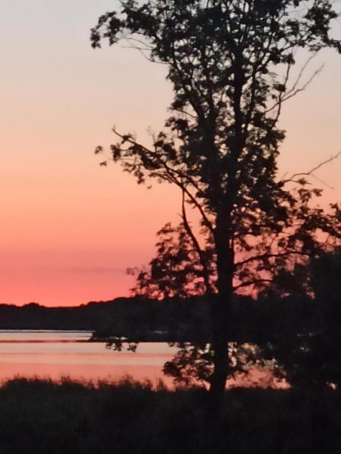 Dom Goscinny Przy Jeziorze Gardna Wielka Esterno foto